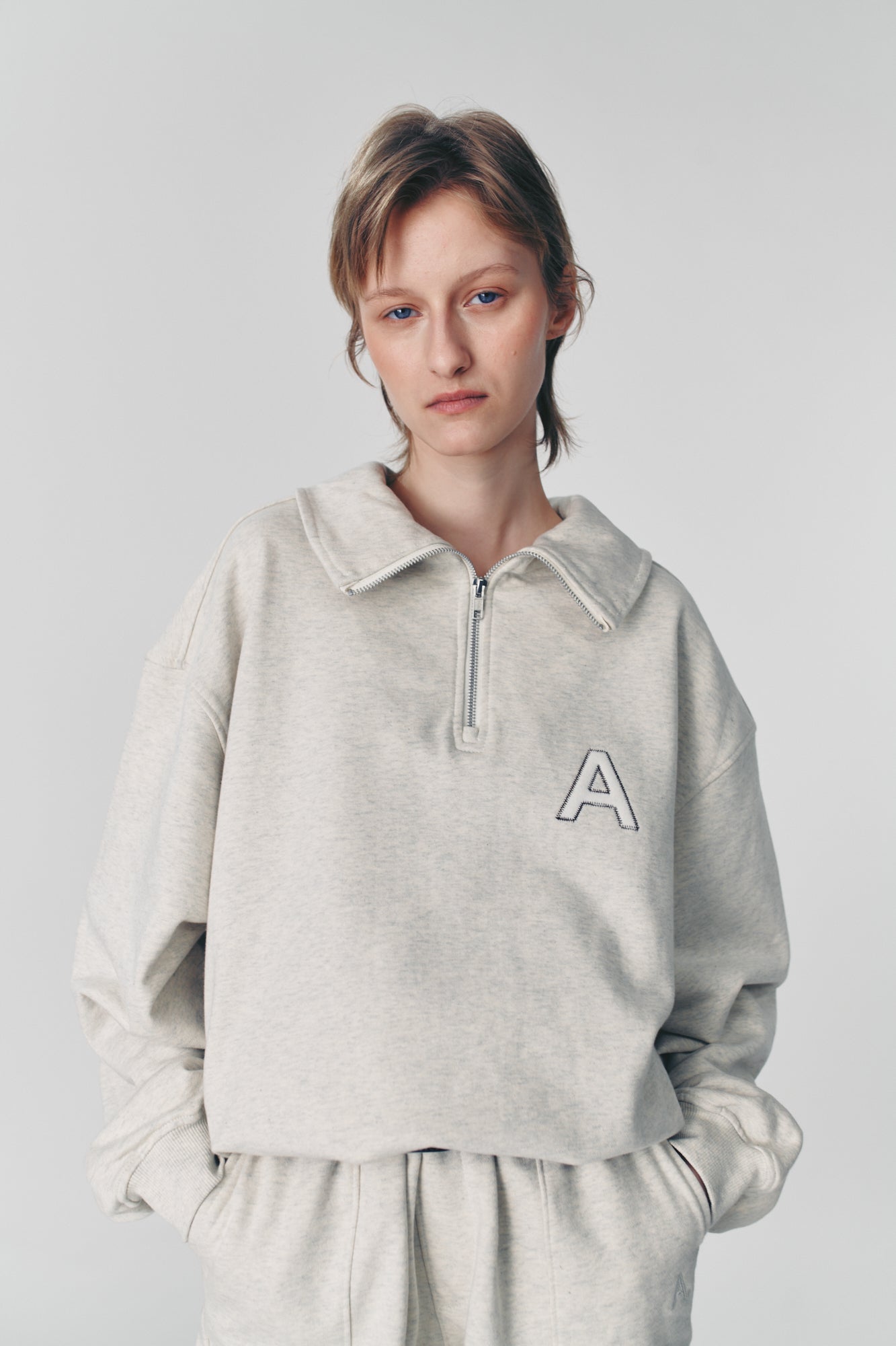 ASSEMBLE A. PATCH SWEATSHIRT I MELANGE