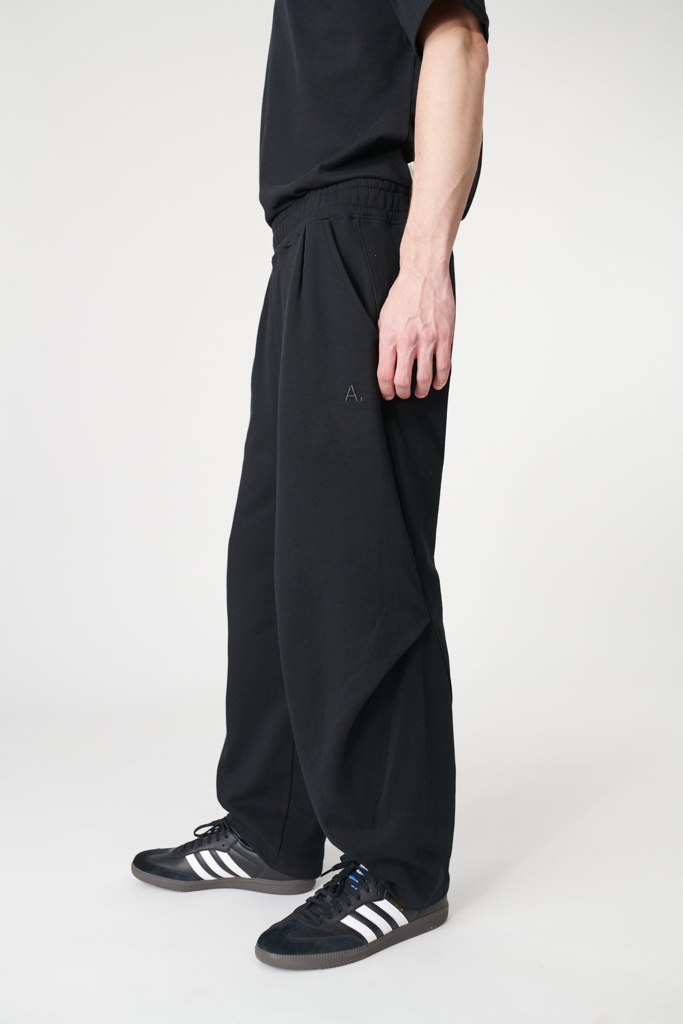 ASSEMBLE A. WIDE SWEATPANTS I BLACK