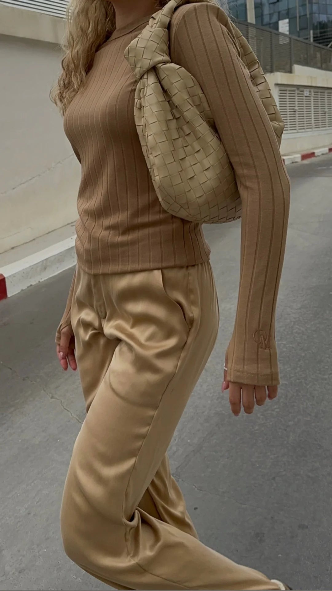 Tomer Mid waist Pants in Silk | Gold